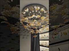 Auf dem Dachgeschoß stehende Treppe Kristallhängeleuchte mit transparenter Gestaltung und Eisenwerkmaterial