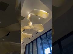 Moderne, schlichte, transparente Acryl-Schmetterling-Pendelleuchte, minimalistisches Mehrfach-Hänge-Design für das Bett