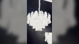 Moderner, an der Decke montierter Kristall-Kronleuchter, stilvoll und luxuriös für die Inneneinrichtung