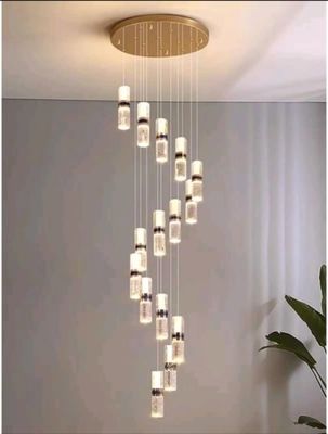 Luxuriöser Kristall-Stick-Kronleuchter mit einstellbarer Höhe Treppe Funktion für Restaurant Hotel oder Villa Plug-in Lichtquelle
