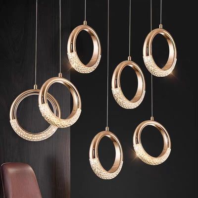 Postmoderne Lichter Luxus-Hängeleuchten für Schlafzimmer Treppe und Esstisch 50000 Stunden Lebensdauer Aluminium Acrylmaterial