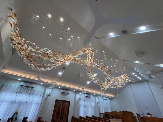 Moderne Luxus-Decken-Hängeleuchten Gold verdrehte Glasblätter Kronleuchter Lobby Wohnzimmer Villa Beleuchtungsarmaturen Modern