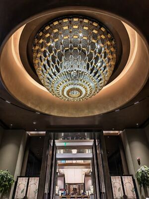 Anpassbare Hotel Lobby Kristall-Kronleuchter Ballsaal Vertriebsabteilung Kreative Nicht-Standard-Projektbeleuchtung Pendelleuchten