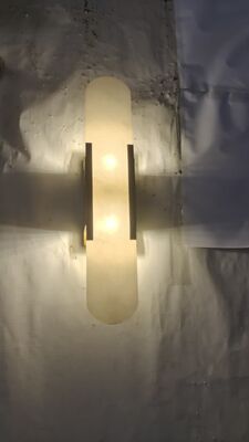 Maßgeschneiderte Kristallband-Linien-Kronleuchter Moderne europäische lange Bankett-Tischkunst Dekoration Licht